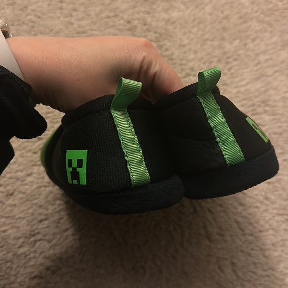 Minecraft Slippers 4-5 - Picture 5 of 7